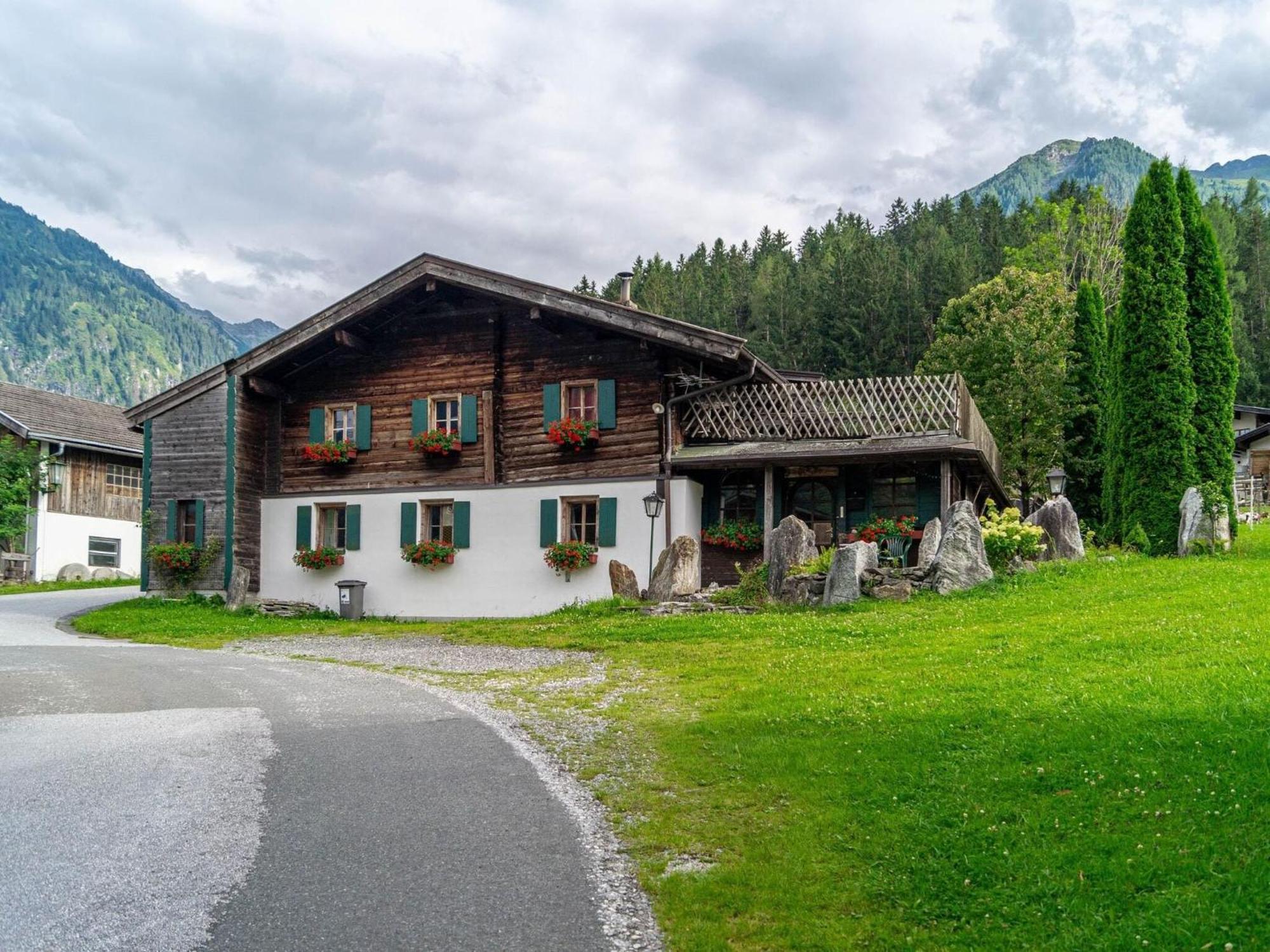 Rustic Farmhouse With Sauna In Bramberg Neukirchen am Großvenediger エクステリア 写真