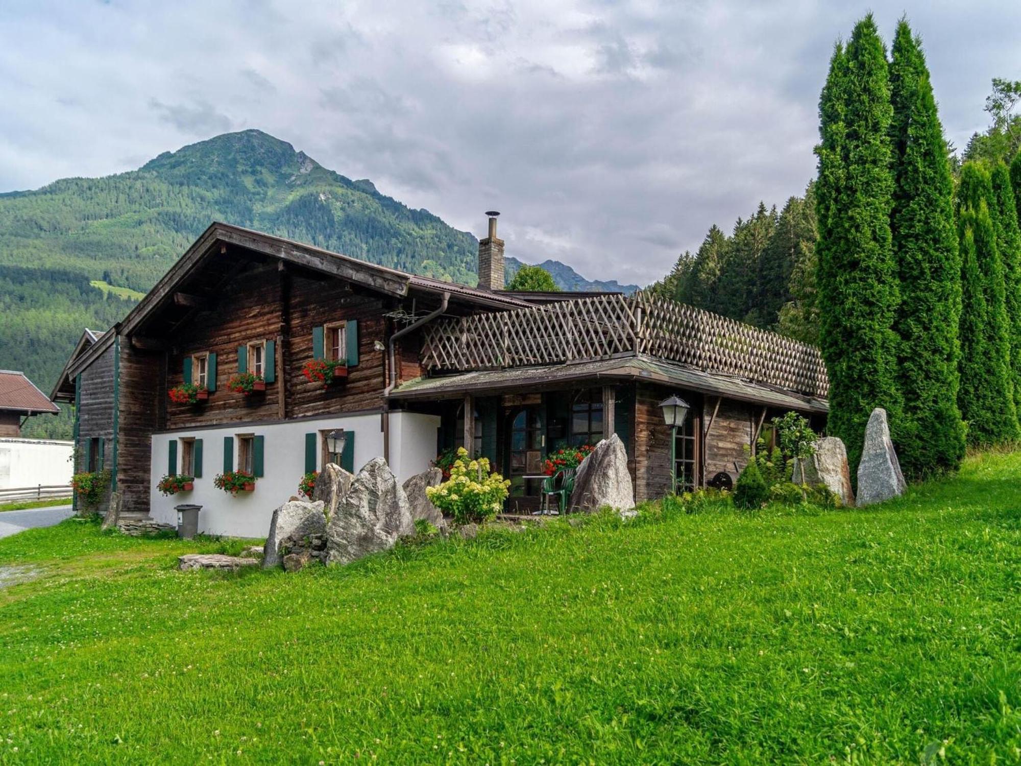 Rustic Farmhouse With Sauna In Bramberg Neukirchen am Großvenediger エクステリア 写真